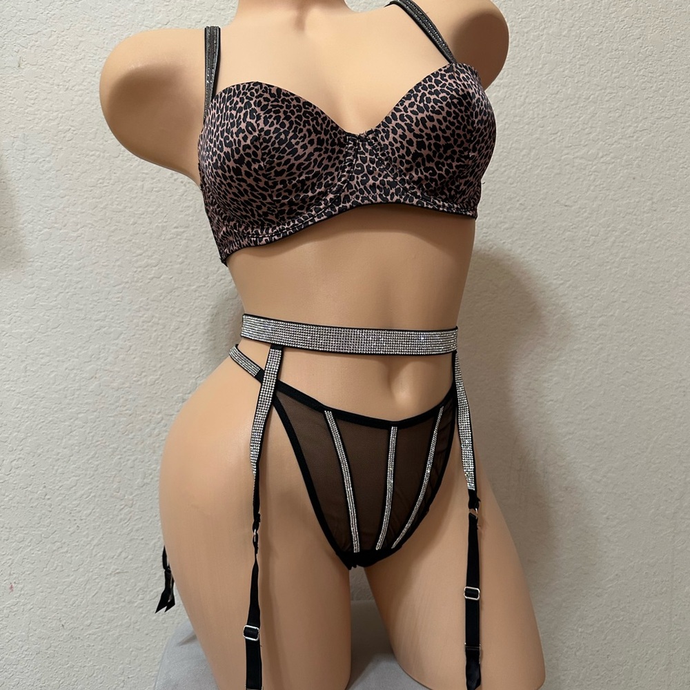 Victoria’s Secret Leopard Print Lingerie Set with Rhinestone Accents 34b XS/S M